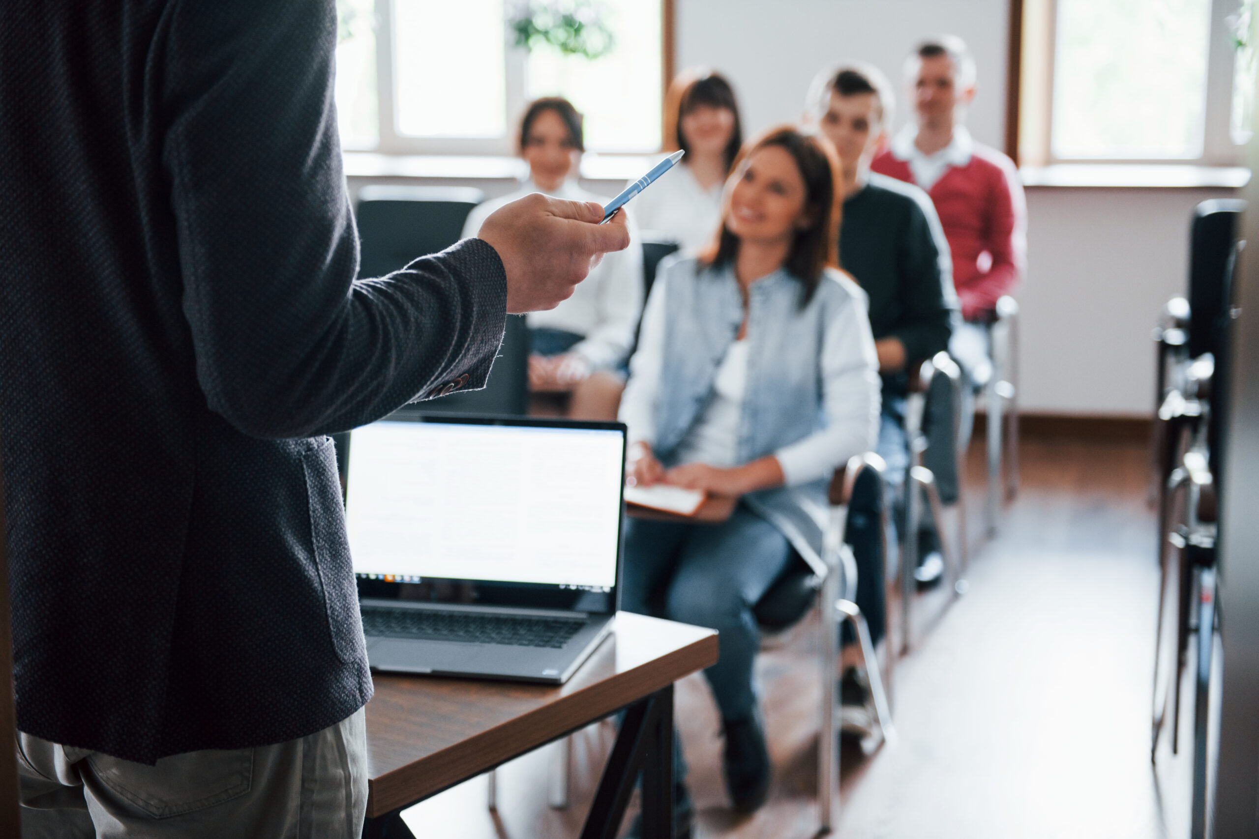 AFEST : Action de formation en situation de travail, sans formation mais avec travail !